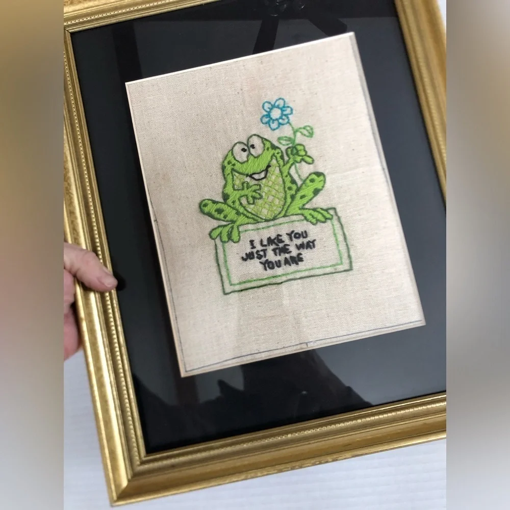 Vtg Frog Embroidery Art with Gold Frame - Picture 7 of 13